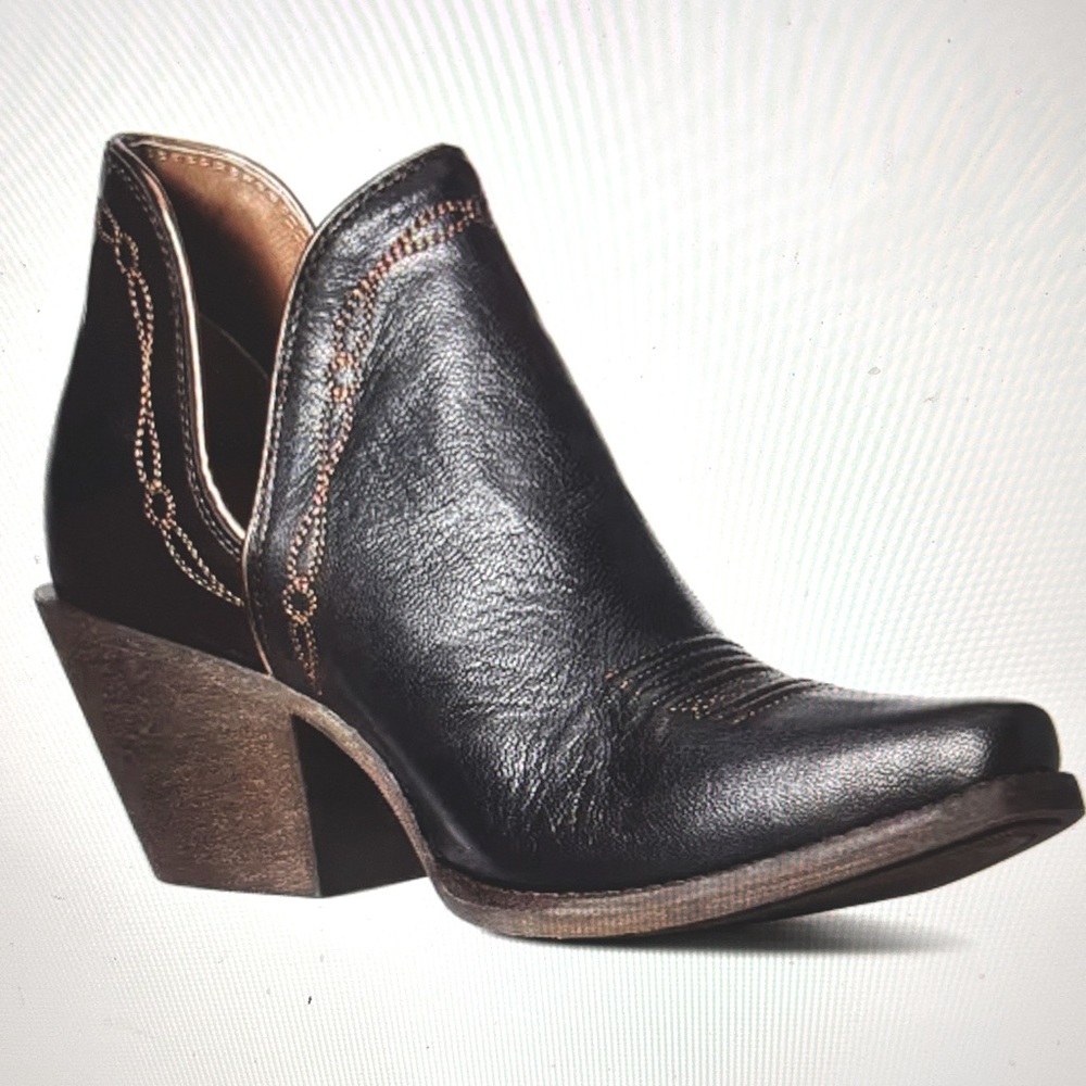 Ariat Women’s Encore Brooklyn Black Leather Western Booties / Boots Sz. 6.5